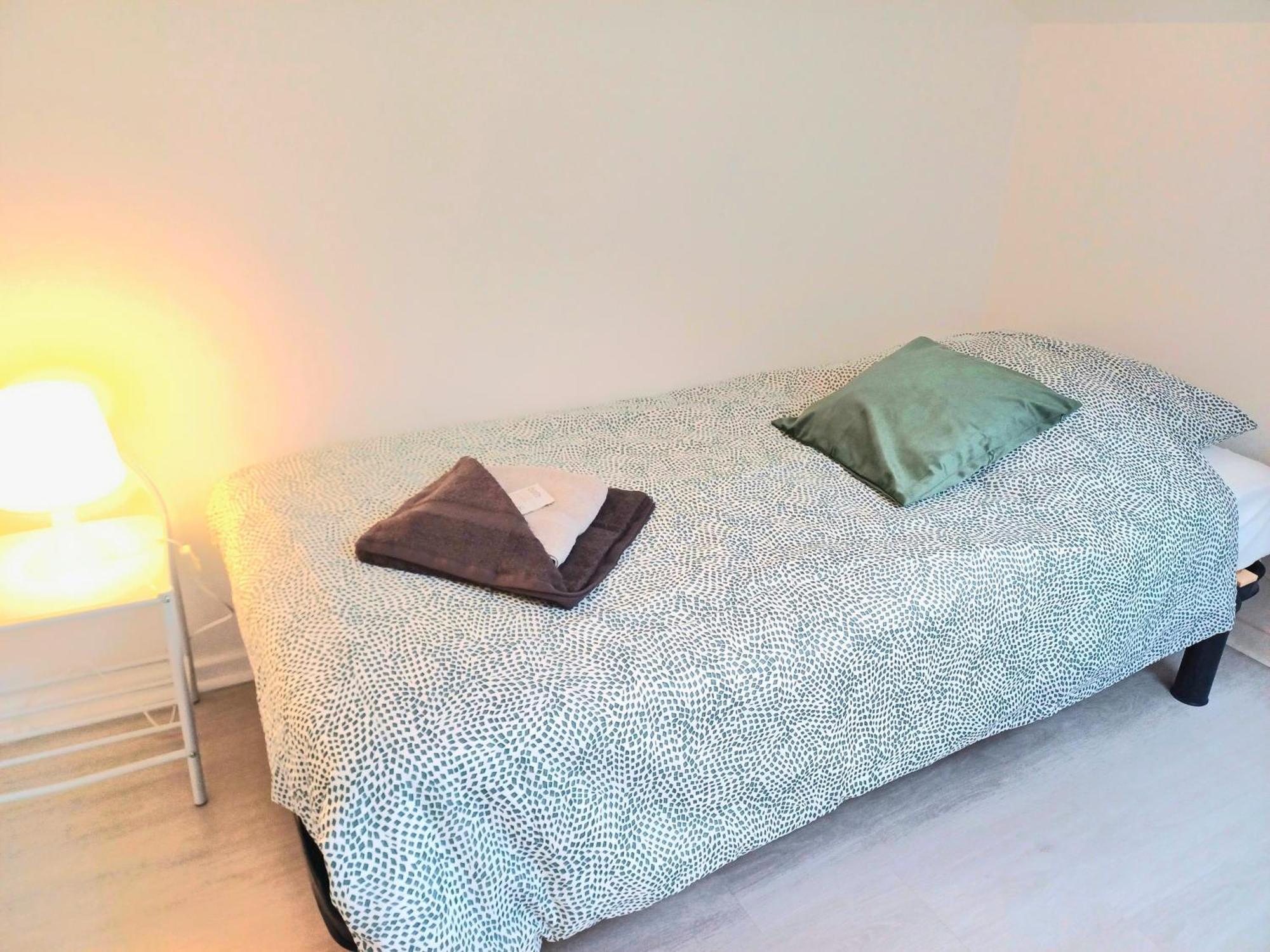 Beauvais - Proche Aeroport - Chambres Privees Ngoại thất bức ảnh