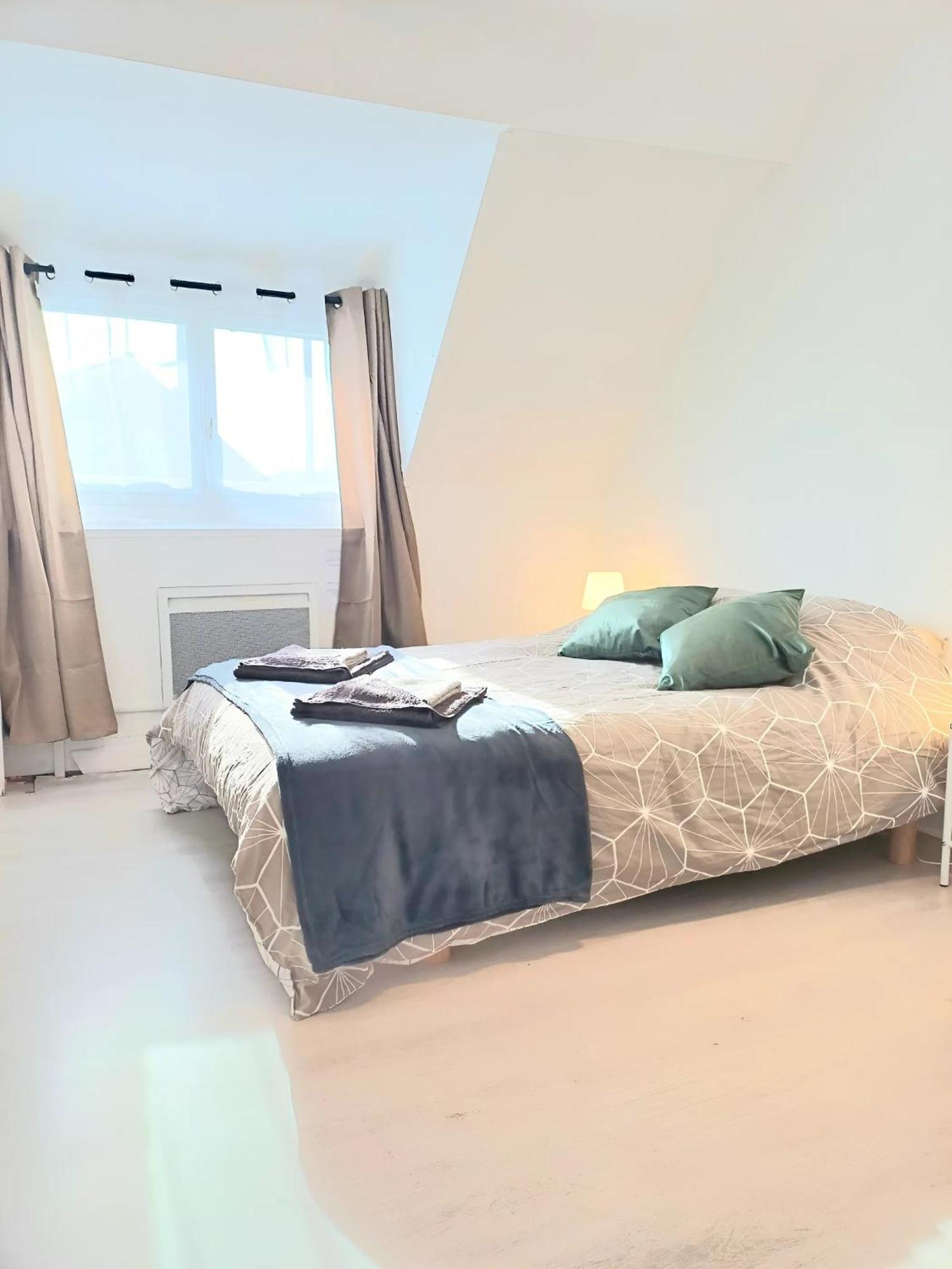 Beauvais - Proche Aeroport - Chambres Privees Ngoại thất bức ảnh